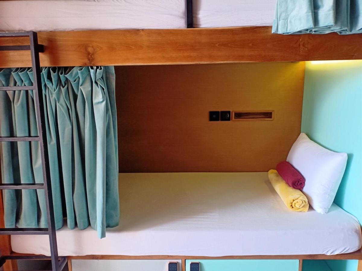 Хостел Stellar Capsules Семіньяк Екстер'єр фото A bunk bed
